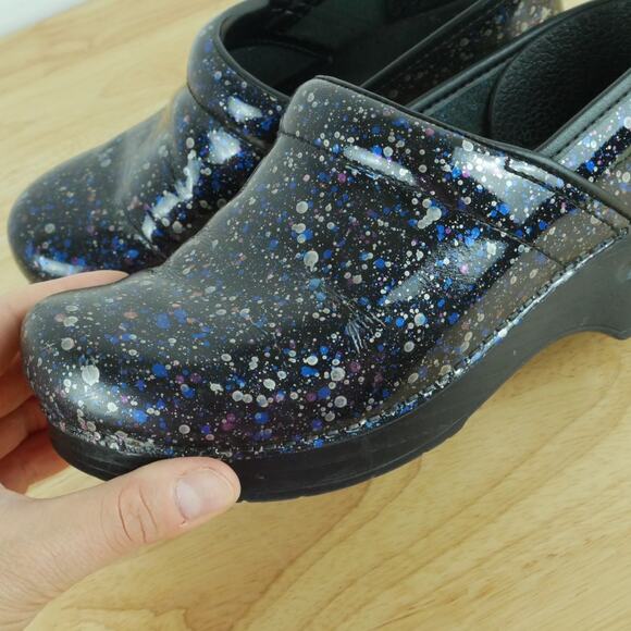Dansko Size 38 Clogs Us 7 1/2 8 Black Patent Splatter Pattern Comfort Work Shoes - Picture 6 of 13